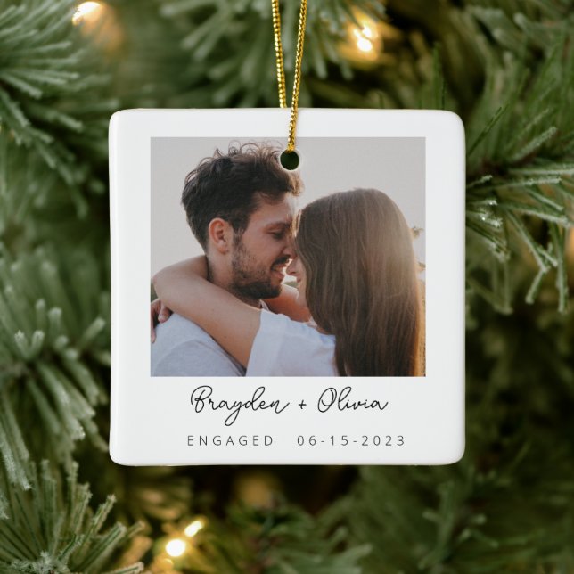 Minimal Elegante Verlobung Foto Weihnachten Keramikornament (Baum)