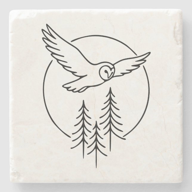 Minimal fliegende Schleiereule über Kiefern – Wald Steinuntersetzer (Vorderseite)