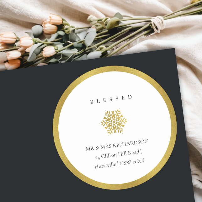 Minimal Gold Snowflake Selig Weihnachtsadresse Runder Aufkleber (Von Creator hochgeladen)