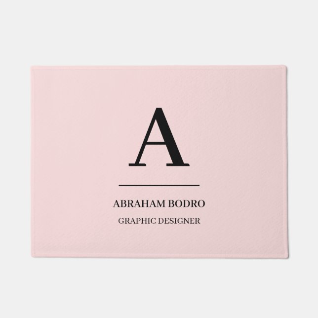 Minimal Hot Pink Modern Typographic Monogram Fußmatte (Vorderseite)