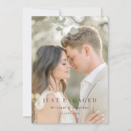 Minimal Just Engaged Photo Announcement Feiertagskarte