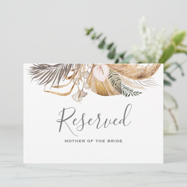 Minimal Leaf Boho Floral Wedding vorbehaltenes Zei Einladung (Stehend Vorderseite)