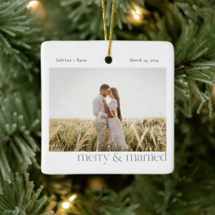 Minimal Merry und Verheiratetes Foto   Sage Green Keramikornament