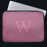 Minimal Modern rosa Monogram Name & Initial Laptopschutzhülle<br><div class="desc">Ein rosa Monogramm-Design mit einem minimalen, modernen, kursiven Monogramm.</div>