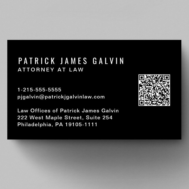 Minimal moderner Beruflicher QR-Code schwarz Visitenkarte (Capture attention, make connections, and leave a lasting impression with our modern QR business card)
