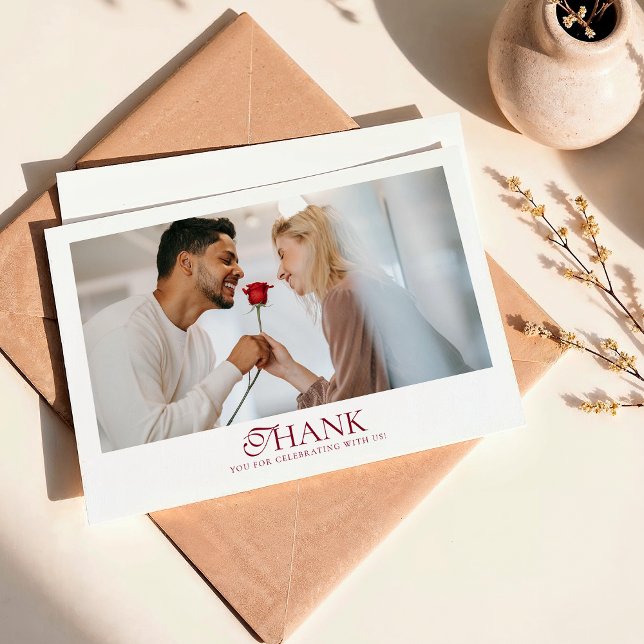 Minimal Monogram Deep Burgundy Script Wedding Dankeskarte (Von Creator hochgeladen)