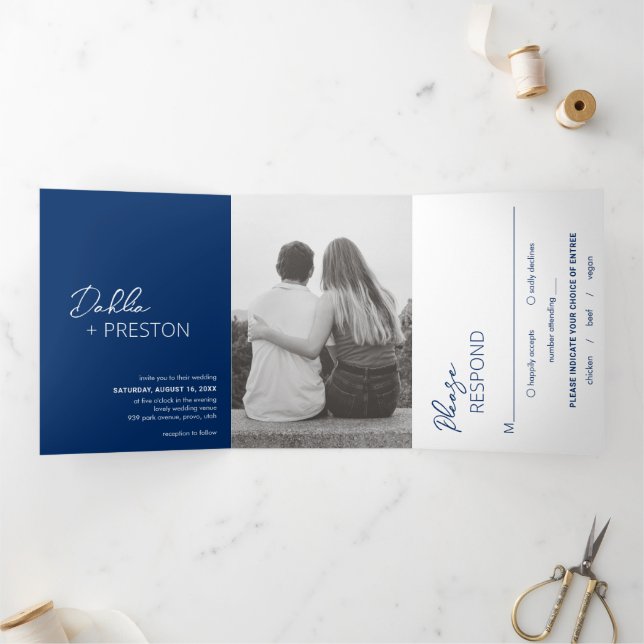 Minimal Navy Blue Foto Moderne Hochzeit Dreifach Gefaltete Einladung (Innenseite)