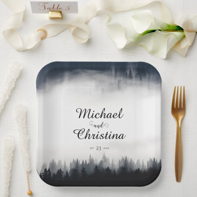 Minimal neblig Fichtenwald Naturhochzeit Pappteller (Hochzeit)