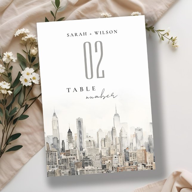 Minimal New York City Skyline Watercolor Wedding Tischnummer (Von Creator hochgeladen)