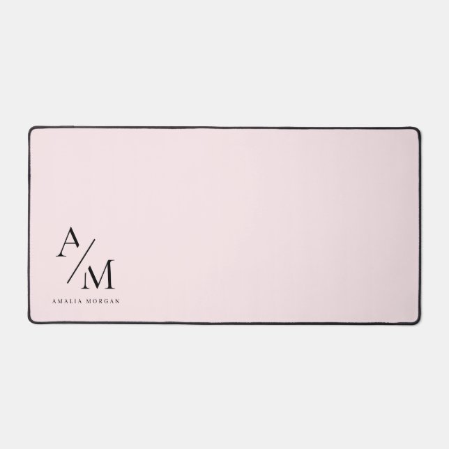 Minimal Pastel Pink Initial & Personalisiert Schreibtischunterlage (Vorderseite)