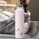 Minimal Pastel Pink Initial & Personalisiert Trinkflasche<br><div class="desc">Mit dieser Minimal Pastel Pink Initial & Personalisiert Water Flasche bleibe stilvoll. Diese Wasserflasche ist elegant und minimalistisch gestaltet und eignet sich ideal für alle, die Eleganz und Funktionalität schätzen. Der weiche pastellrosa Hintergrund verleiht dem Ganzen eine Touch von Eleganz, während der personalisierte Anfangs- oder Name es zu einem einzigartigen...</div>