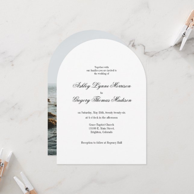 Minimal Photo Arch Shaped Wedding Invitation (Devant/Arrière en situation)