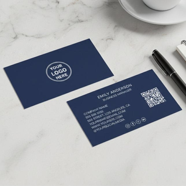Minimal Professional Custom Logo QR Social Media Visitenkarte (Minimal Professional Custom Logo QR Social Media Business Card)