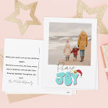 Minimal Retro 1 Foto Familienfreude Weihnachten<br><div class="desc">Dieses festliche Peace and Joy Design wurde mit einem lustigen, modernen Script-Schriftart und meinem handgeschriebenen Block-Schriftart im Retro-Stil in Aqua-Blau und Rot entworfen, mit meiner handgemalten Weihnachtsmannmütze mit Heiligen und Beeren, um Ihr Foto als Stern erstrahlen zu lassen. Fügen Sie Ihren Familiennamen und benutzerdefinierten Text hinzu, um ihn zu vervollständigen!...</div>