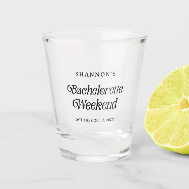 Minimal Retro Schwarz und Weiß Bachelorette Wochen Schnapsglas (Vorderseite)