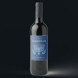 Minimal Simple Blue Menorah Candles Happy Hanukkah Weinetikett<br><div class="desc">Wenn Sie weitere Anpassungen benötigen,  schreiben Sie mir bitte an yellowfebstudio@gmail.com.</div>