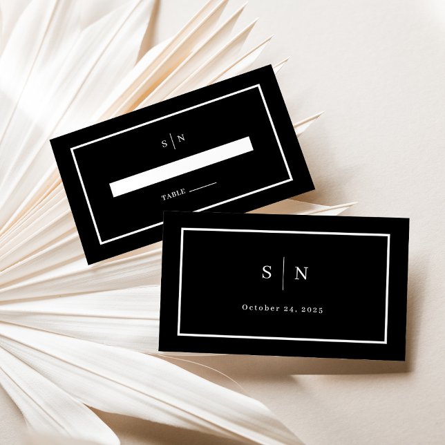 Minimal und Chic | Black Wedding Flat Platzkarte (A chic, minimalist wedding place card in dark black with white accents and text, and your monogram)
