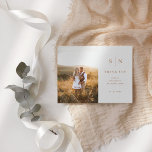 Minimal und Chic | Foto Boho Wedding Vielen Dank Postkarte<br><div class="desc">Diese eleganten,  modernen Hochzeitsdanken-Postkarten zeichnen sich durch ein schlichtes boho-Terrakotta- und weißes Textdesign aus,  das minimalistischen Stil mit Ihrem bevorzugten persönlichen Foto für Hochzeiten ausstrahlt. Fügen Sie Ihre Initialen oder Monogramme hinzu,  um sie komplett zu Ihrem eigenen zu machen.</div>