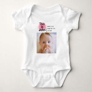 Minimal und lustig angepasstes Baby Foto mit Text Strampler