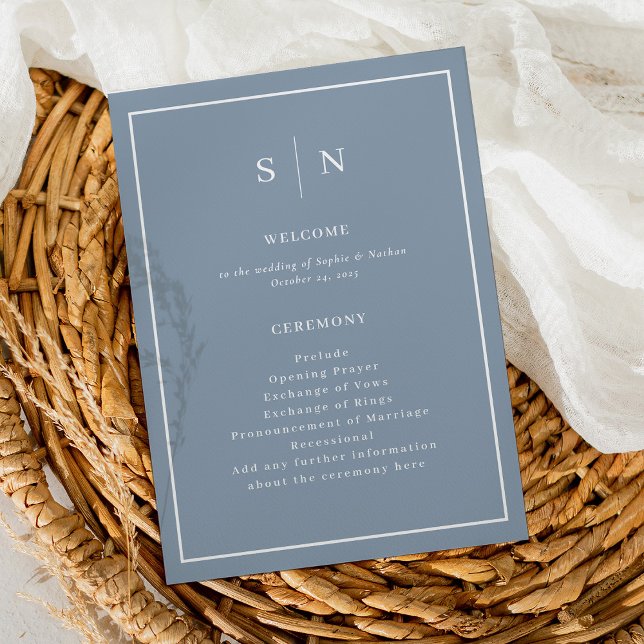 Minimal und schick Dusty Blue mit Grenz-Hochzeit Programm (A minimal and chic wedding program in dusty blue and white, with your monogram)