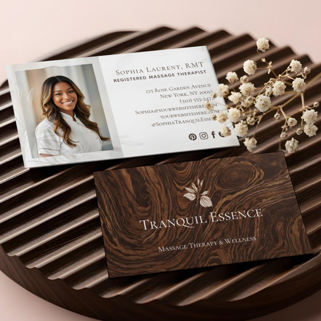 Minimal Woodgrain Leaf Massage Therapist Photo Visitenkarte (Minimal Woodgrain Leaf Massage Therapist Photo Business Card)