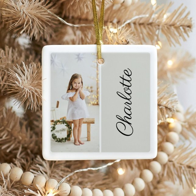 Minimal zwei Foto, benutzerdefinierter Name Light  Keramikornament (Minimal Modern Simple Script Kids Photo Keepsake Ceramic Ornament)