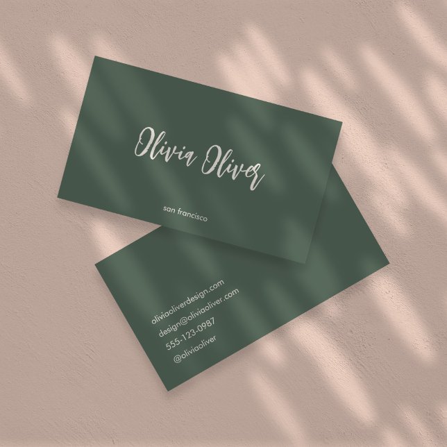 Minimale dunkle Salbei-Script-Kalligrafie Chic Mod Visitenkarte (Von Creator hochgeladen)