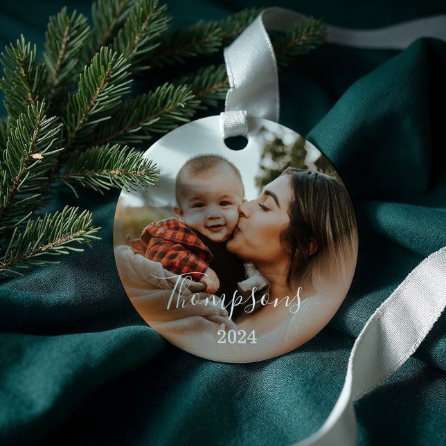 Minimale Foto-Individuelle Name-Skript & Jahr Ornament (Minimal Family Photo Custom Name Script & Year Ornament)