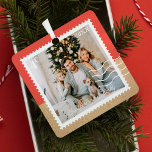 Minimale Fotos Portieren Briefmarke Personalisiert Ornament Aus Metall<br><div class="desc">Spaß,  modern und minimalistisch Porto Briefmarke Urlaub Foto Ornament Design. Feste Porto-Briefmarke-inspiriert Design-Familie mit Porto-Briefmarke Rahmen und Imitat Kraftpapier Zwei-Töne-Design. Briefmarke und Jahr werden auf den Briefmarke mit Portozeichen angezeigt. Personalisieren Sie mit zwei Ihrer Lieblings-Fotos,  eines auf der Vorderseite und eines auf der Rückseite. Design von Moodthology Papery.</div>
