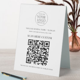 Minimale Geschäftslogo-Scan-QR-Code Tischaufsteller
