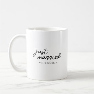 Minimale "Just Married"-Schrift mit römischer Zahl Kaffeetasse