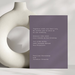 Minimale lila Schreibmaschinentypografie Hochzeit Einladung