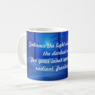 minimale Schriftopografie eleganter blauer Wald Kaffeetasse