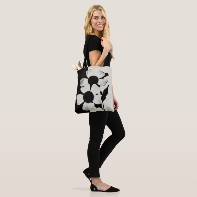 Minimale Schwarz-Weiß-Blumenmuster Tasche (Am Model)