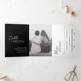 Minimale schwarze QR-Code-Moderne Hochzeit Dreifach Gefaltete Einladung