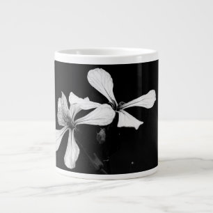 minimale schwarze und weiße Blumenelemente Jumbo-Tasse