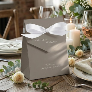 Minimale Taupe-Hochzeit Elegant Personalisiert Geschenkschachtel