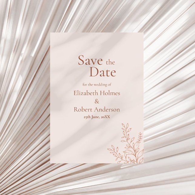 Minimale Terrakotta-Botanik Save the Date Einladung (Minimal Terracotta Botanical Save the Date Invitation on a sunny neutral dry palm leaf.)