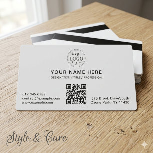 Minimale weiße Magnetkarte mit Ihren Informationen