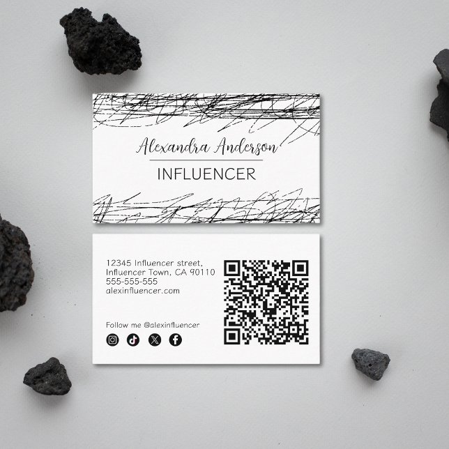 Minimaler Abstrakter QR-Code für Schwarz und Weiß Visitenkarte (Minimal Black And White Abstract Scribble QR Code Business Card)