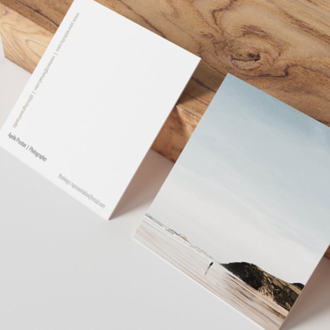 Minimaler Fotograf moderne Visitenkarten mit Quadr Quadratische Visitenkarte (Von Creator hochgeladen)