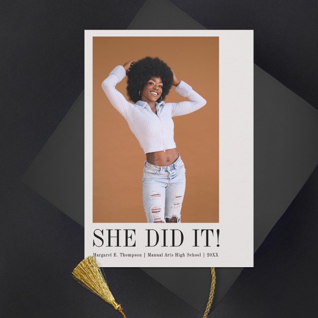 Minimaler klassischer Foto-Abschluss Ankündigung (Von Creator hochgeladen)