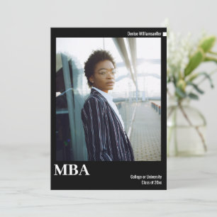 Minimaler MBA-Abschluss für Schwarz-weißes Foto Ankündigung