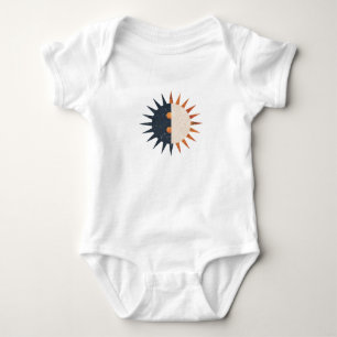 Minimaler Stil von Sonne und Mond Baby Strampler