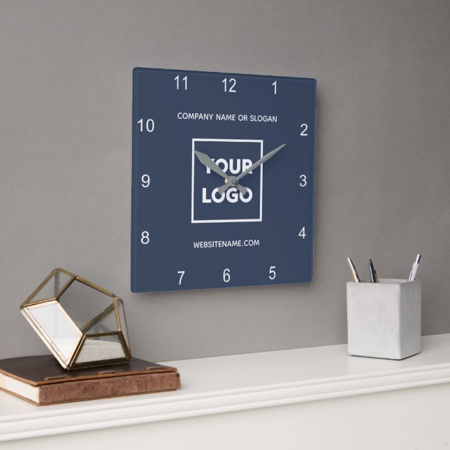 Minimaler Text für benutzerdefinierte Firmenlogos  Quadratische Wanduhr (Büro)