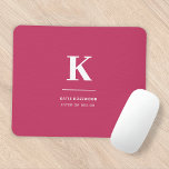 Minimales Hot Pink Modernes Typografisches Monogra Mousepad<br><div class="desc">Ein minimalistisches vertikales Design in elegantem Stil mit einer warmen Rosa Farbe und großen typografischen Initialmonogramm. Der Text kann einfach für ein einzigartiges Design angepasst werden!</div>