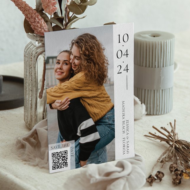 Minimales Typografie-Foto Save the Date QR-Code Einladung (Minimal Typography Photo Save The Date QR Code Invitation)