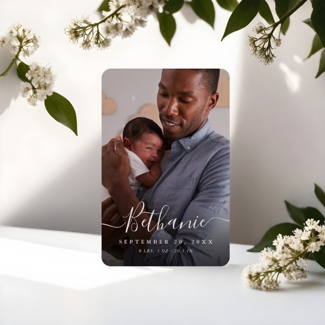 Minimales White Script Baby Name Overlay Baby Foto Magnet (Minimal White Script Baby Name Overlay Baby Photo Magnet)