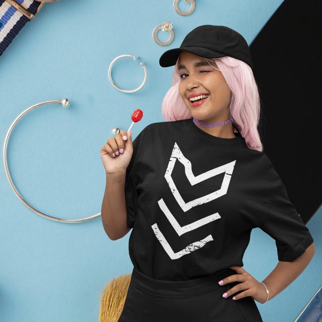 Minimales Zickzack Dreieck | Winking Smile - Pose T-Shirt (Von Creator hochgeladen)