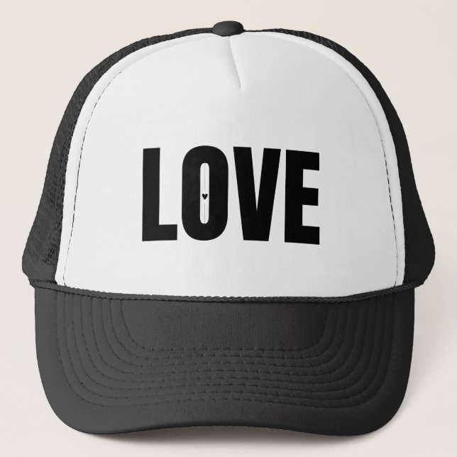 Minimalist Black "LOVE" Typography Truckerkappe (Vorderseite)